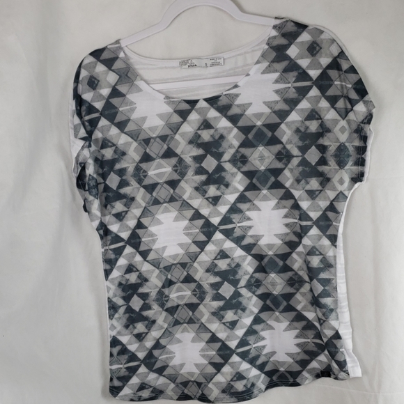 PRANA white geometrical pattern short sleeve top - Picture 2 of 6